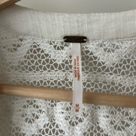 Free People Women’s Medium White Cropped Top w/ Crochet Detail - Picture 2 of 3